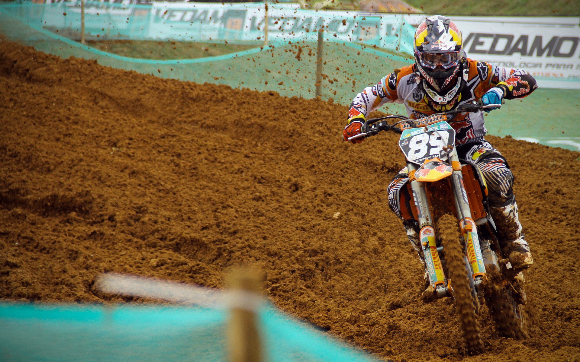 极速与荣耀,莱万在F1街道赛之夜点燃全场