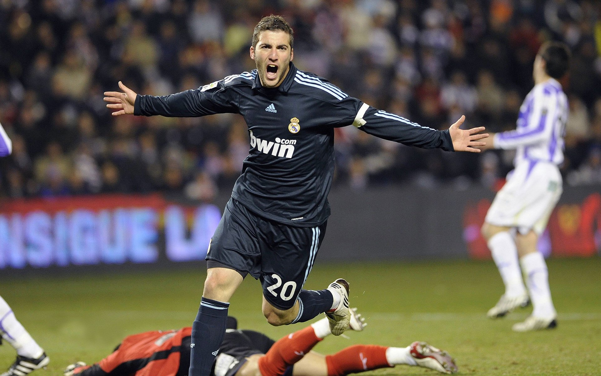 特奥爆发,亚特兰大战术压制突尼斯,一场战术与意志的胜利