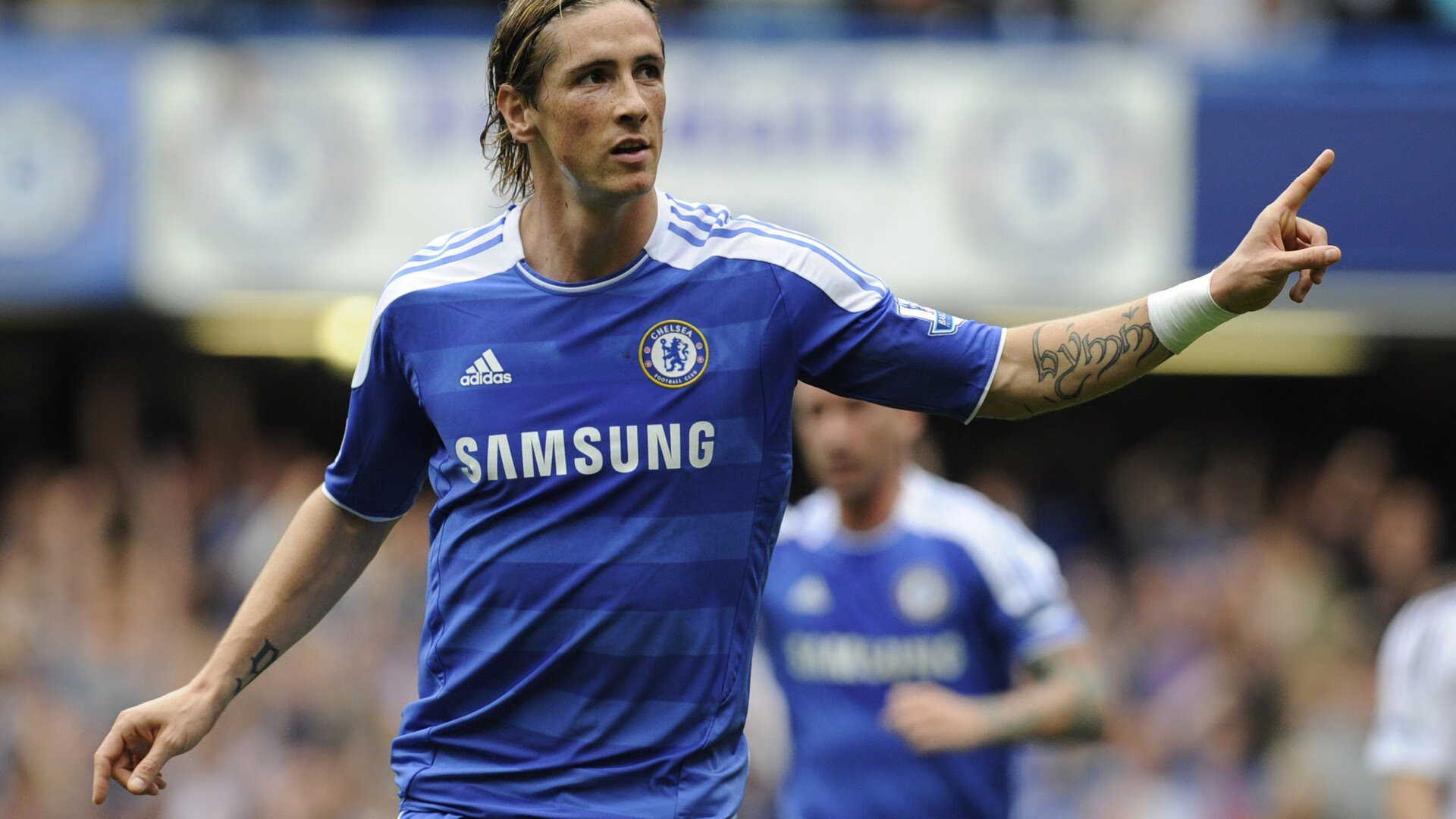 世界杯焦点战与篮球赛场，凯尔特人全面压制深圳队的启示